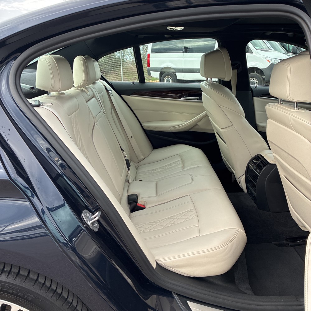 
								2017 BMW 540i full									