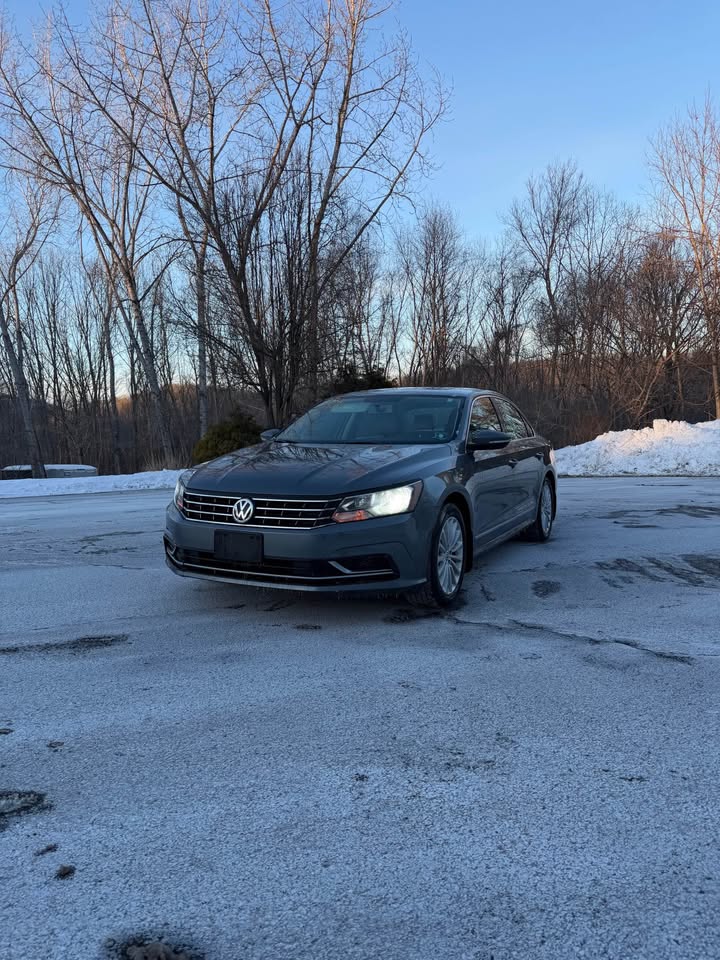 
								2017-Volkswagen Passat 1.8T SE full									