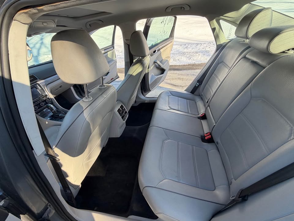 
								2017-Volkswagen Passat 1.8T SE full									