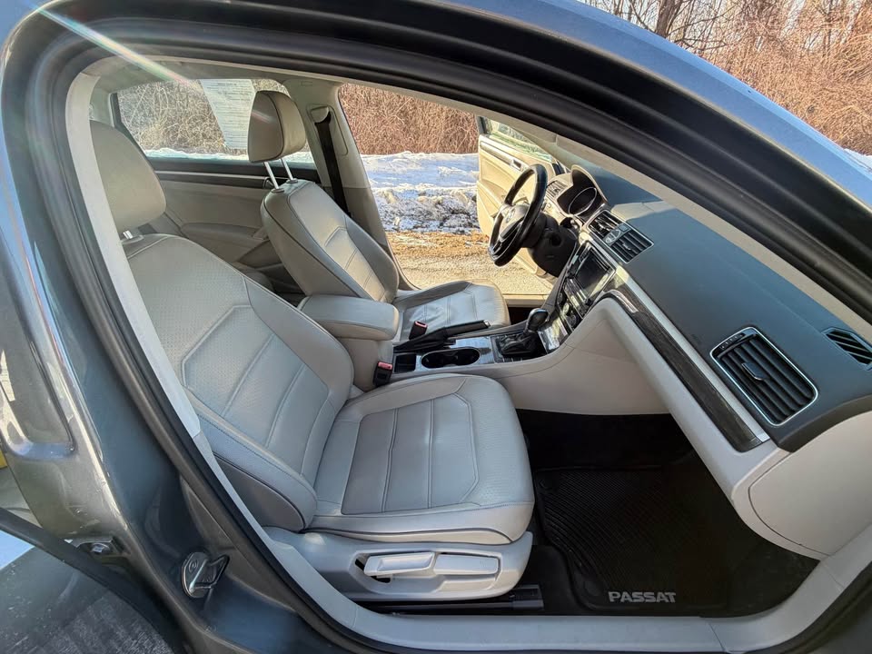 
								2017-Volkswagen Passat 1.8T SE full									