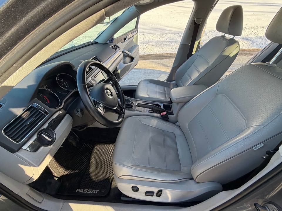 
								2017-Volkswagen Passat 1.8T SE full									