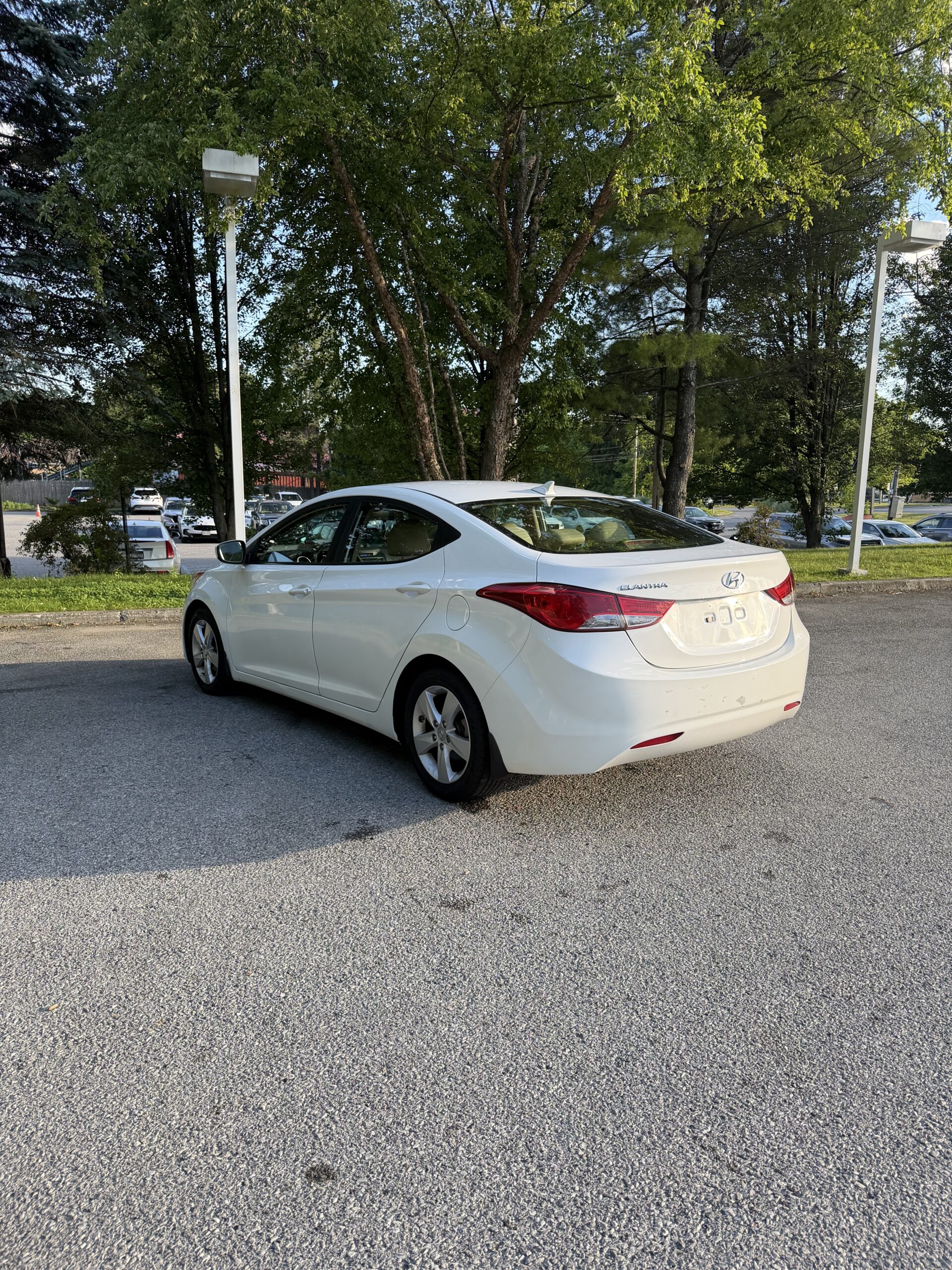 
								2013 Hyundai Elantra full									