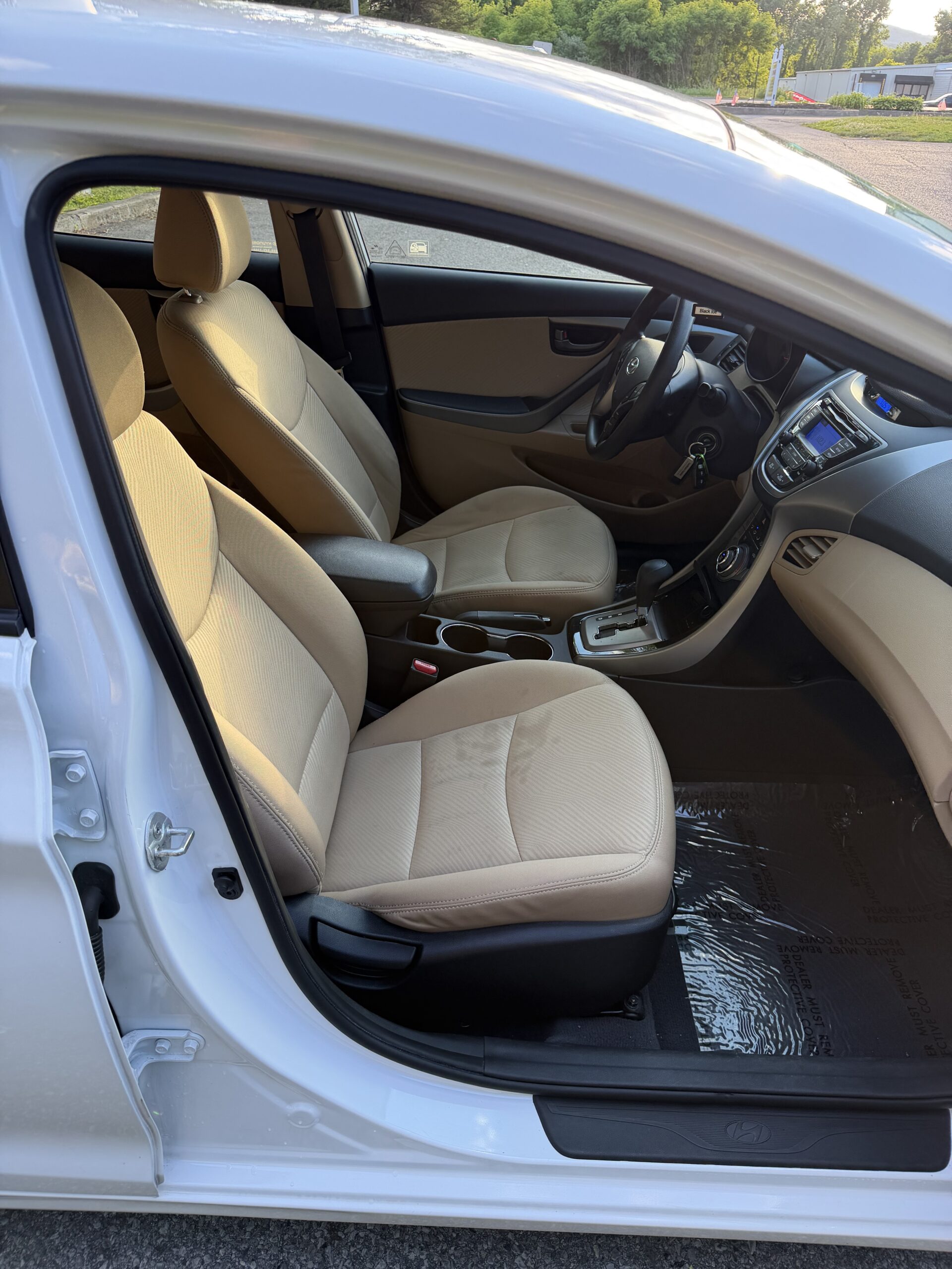 
								2013 Hyundai Elantra full									